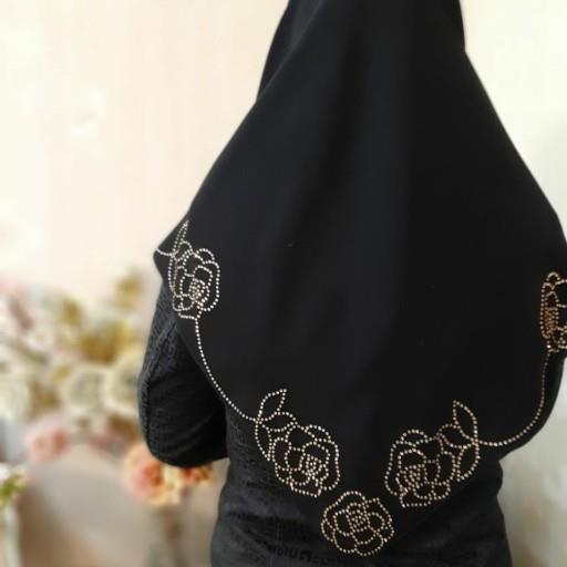 روسری نگین دار زنانه طرح گل رز طلایی